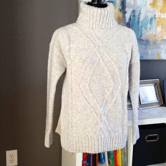 ▪️NWOT Michael Kors Sweater - Picture 2 of 9